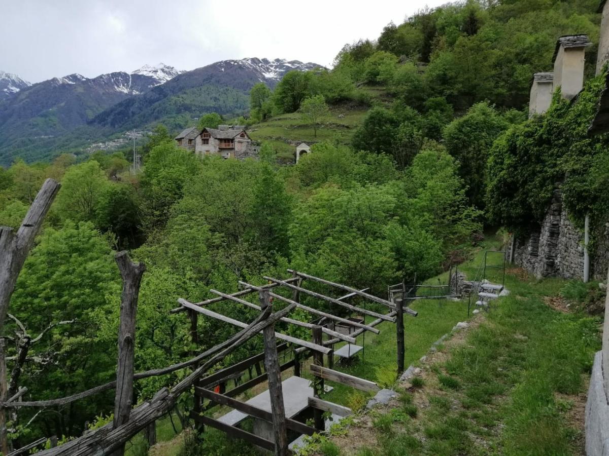 Вілла Casa Vacanze La Carbunera Домодоссола Екстер'єр фото