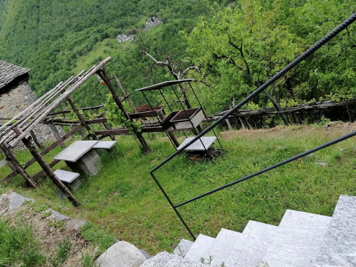 Вілла Casa Vacanze La Carbunera Домодоссола Екстер'єр фото