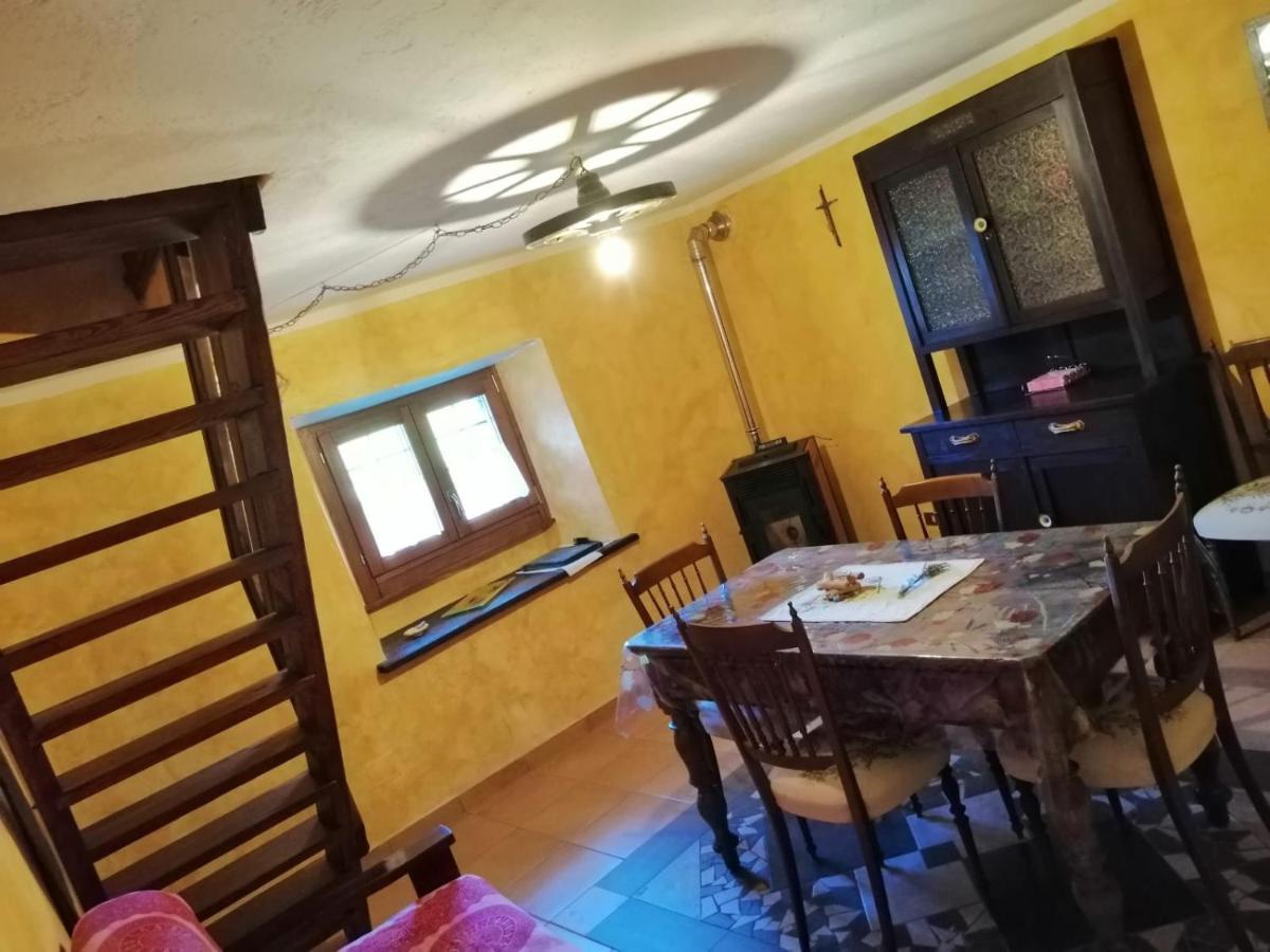 Вілла Casa Vacanze La Carbunera Домодоссола Екстер'єр фото