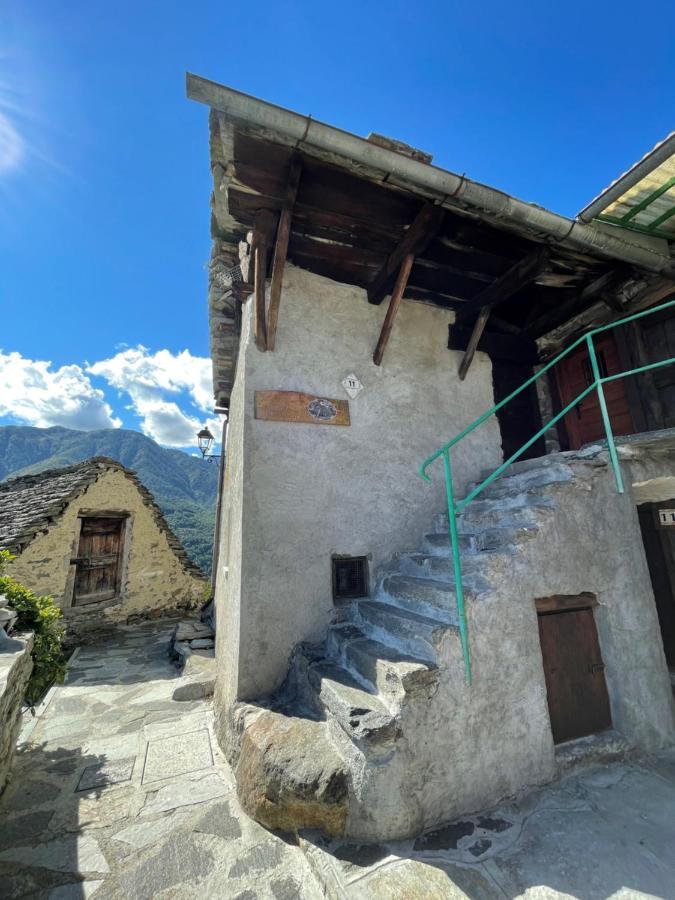 Вілла Casa Vacanze La Carbunera Домодоссола Екстер'єр фото